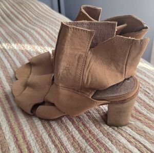 Free People leather heels size women’s 10